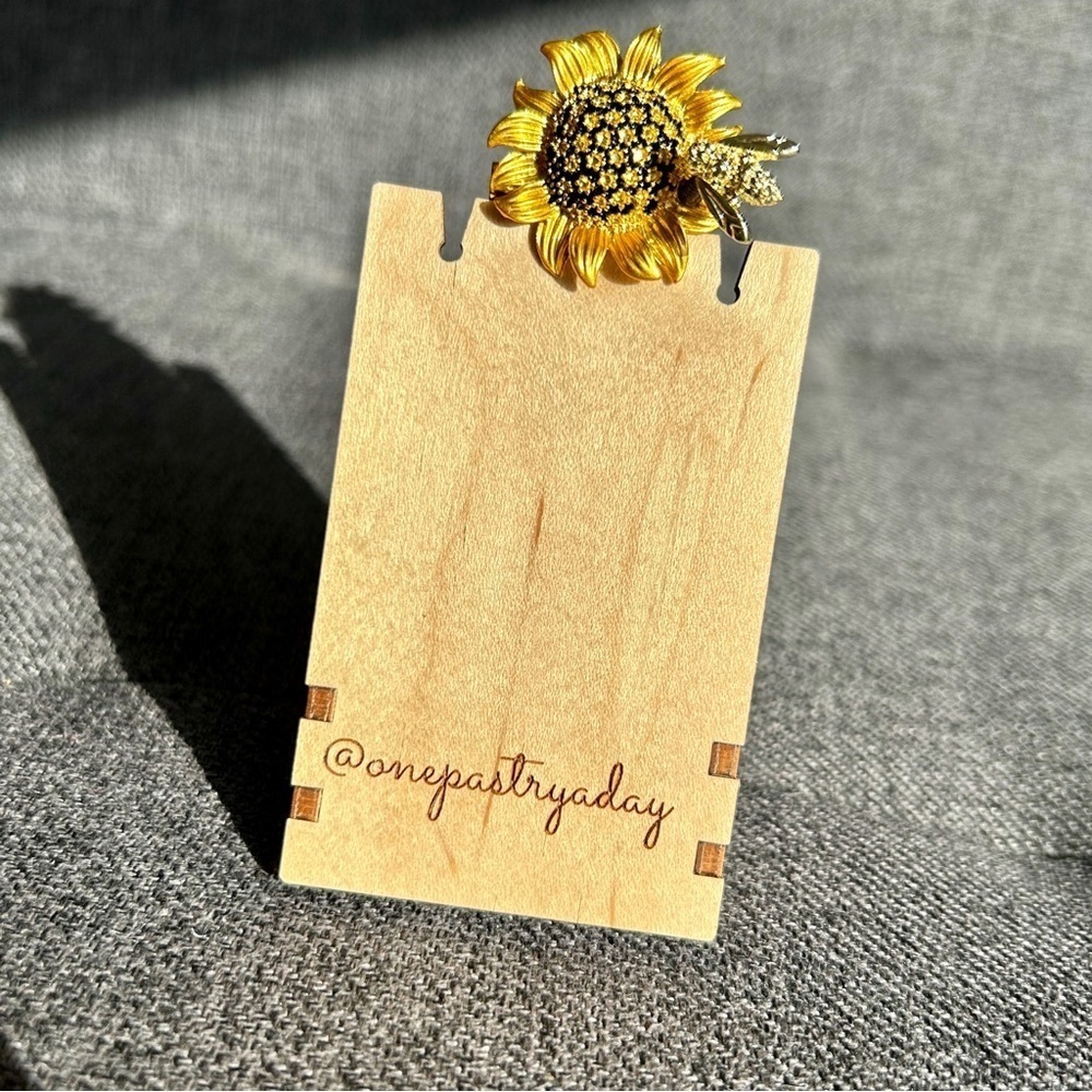 Sunflower + Bee Rhinestone Fashion Brooch, Pin, Bling, Sparkly, Yellow, Black - Picture 13 of 16